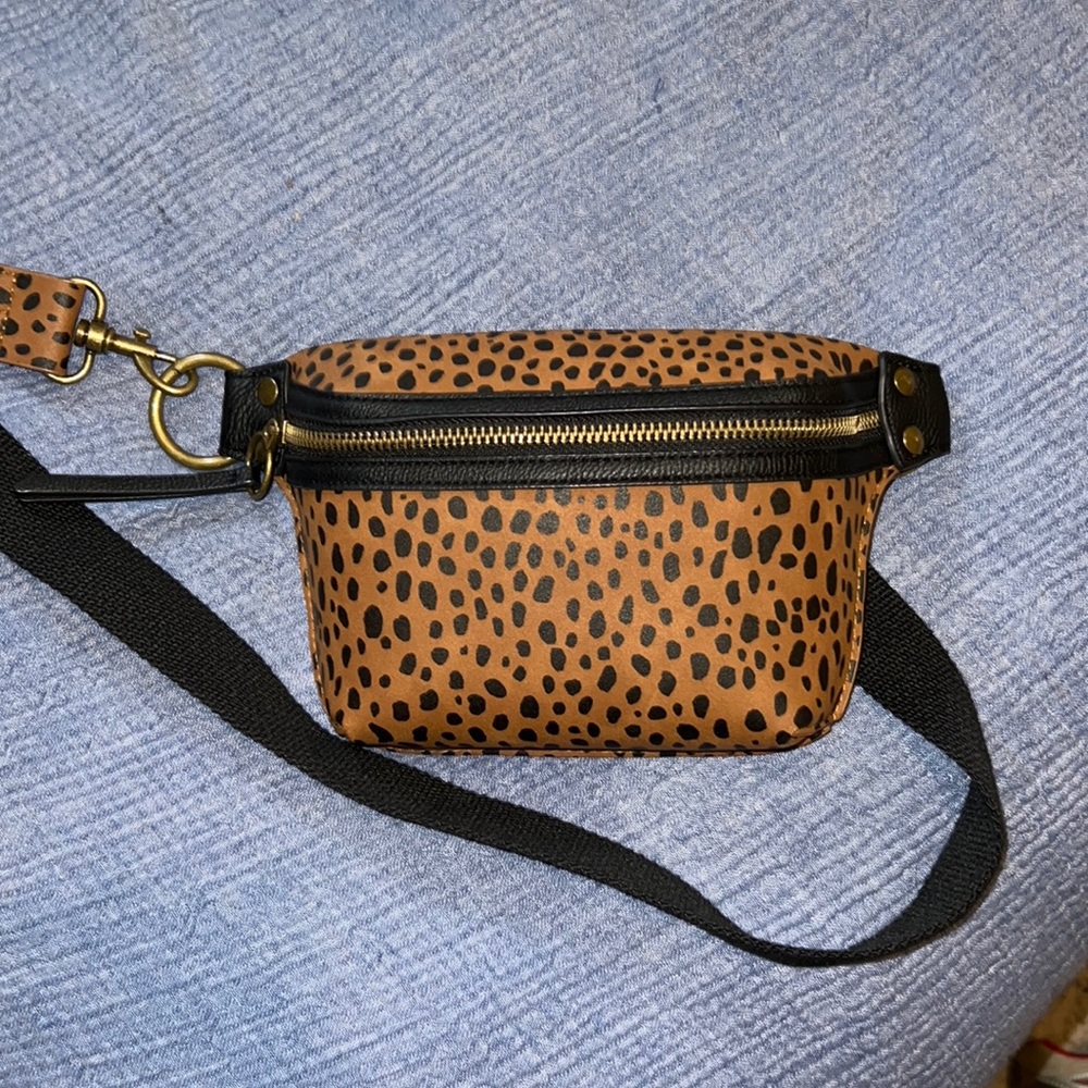 Universal Threads Sling Bag